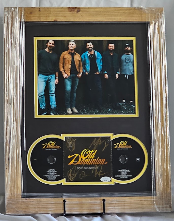 Old Dominion Signed Odies but Good CD Booklet Oldies Autographed  JSA COA