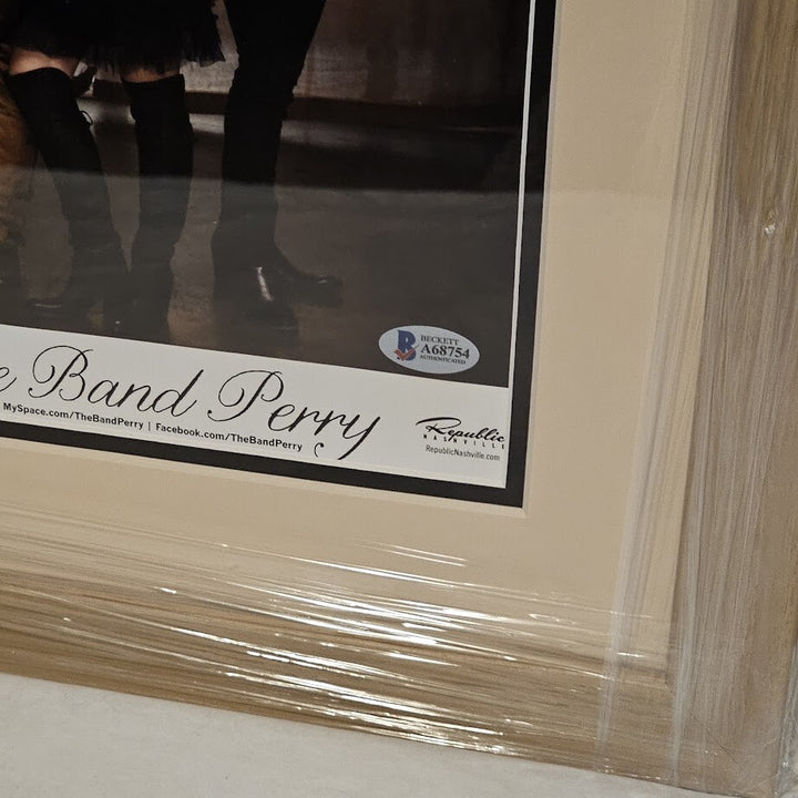 The Band Perry Signed  picture Autographed Beckett Letter of Authenticity BAS