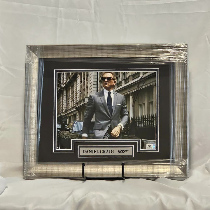 Daniel Craig Signed Autographed Picture James Bond Global Authentics COA