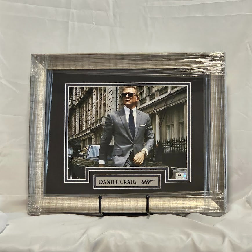 Daniel Craig Signed Autographed Picture James Bond Global Authentics COA