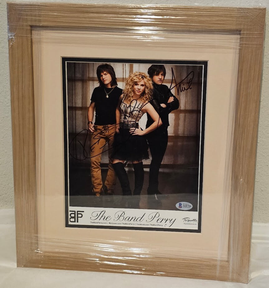 The Band Perry Signed  picture Autographed Beckett Letter of Authenticity BAS
