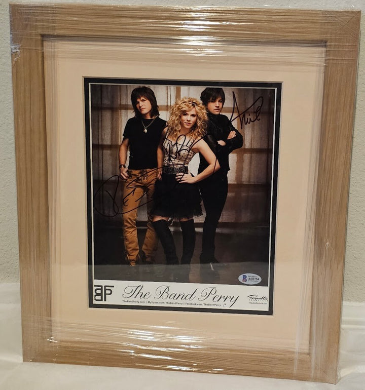 The Band Perry Signed  picture Autographed Beckett Letter of Authenticity BAS